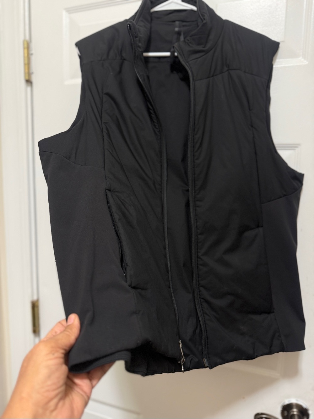 Lululemon Men's Insulated Black Puffer Vest I excellent conditions - Picture 3 of 15